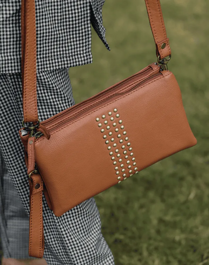 Effortless Elegance: Tan Soft Leather Sling Bag for Stylish Convenience. Art: BG-1584