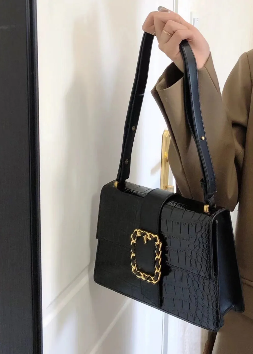 Elegant Croc-Embossed Black Handbag with Gold Chain Accent